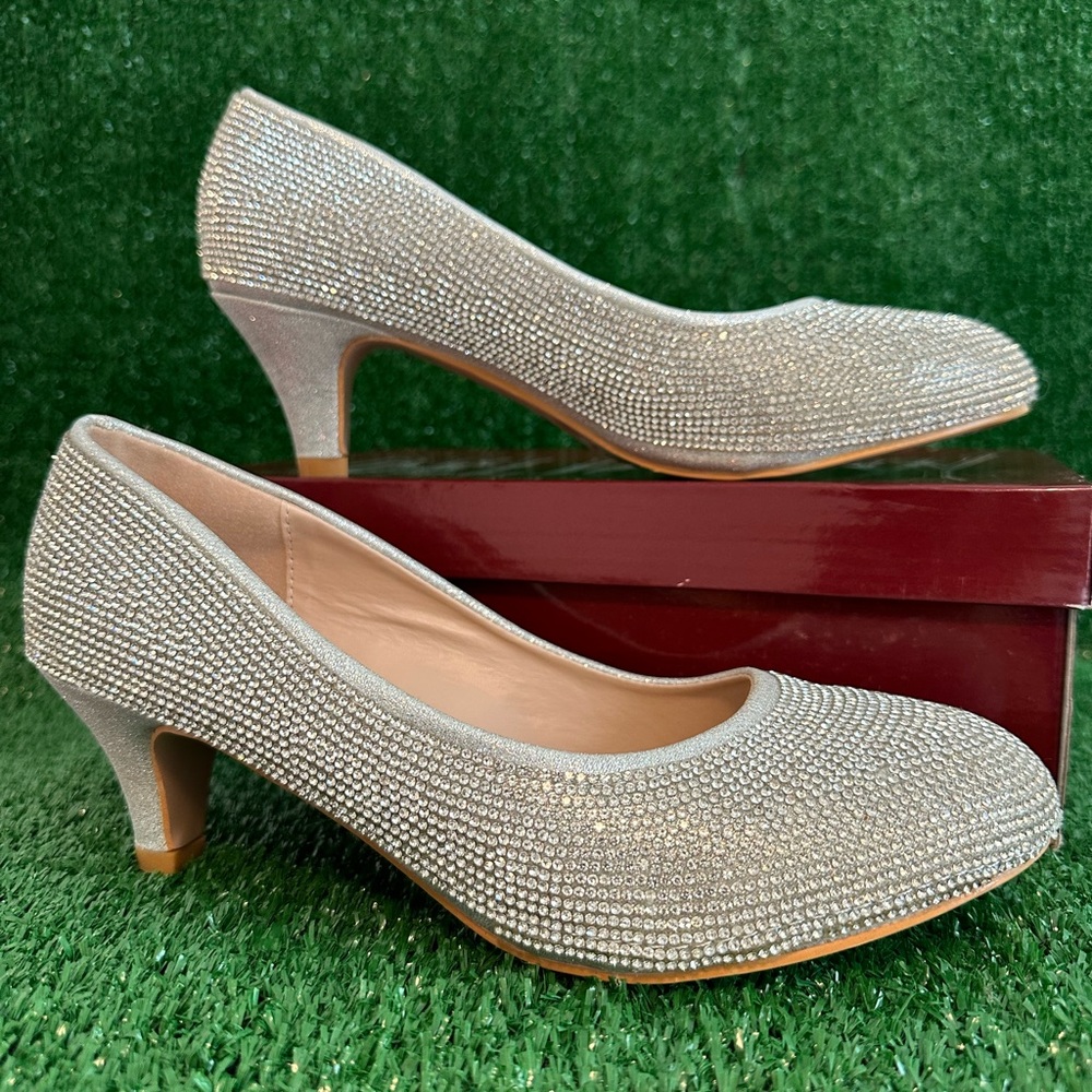 Delicacy silver rhinestone shoes – sparkly, elegant, perfect for events